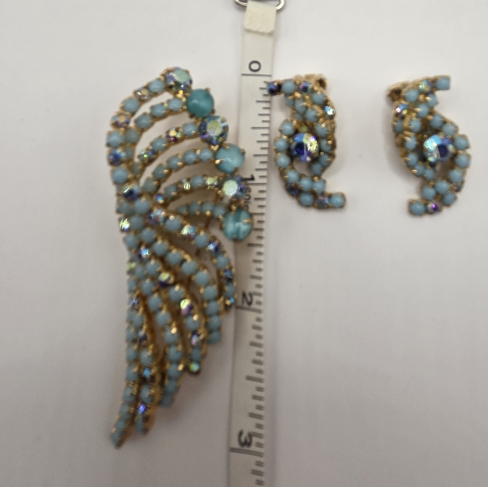 VTG 1960s Blue & Gold AB Rhinestone Wave/Swirl Brooch And Clip Earrings UNSIGNED - Picture 12 of 12